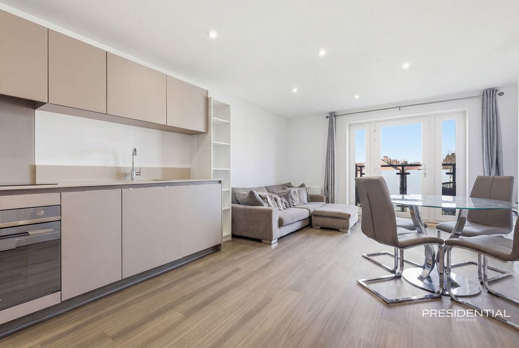 Property photo 2 of 25