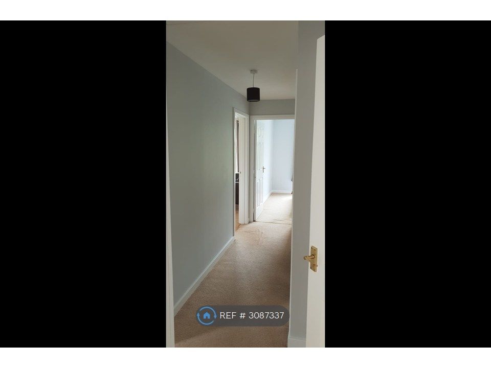Property photo 2 of 22 Hallway