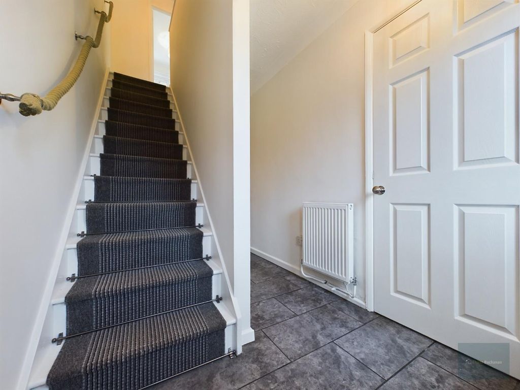 Property photo 3 of 11 Entrance Hall