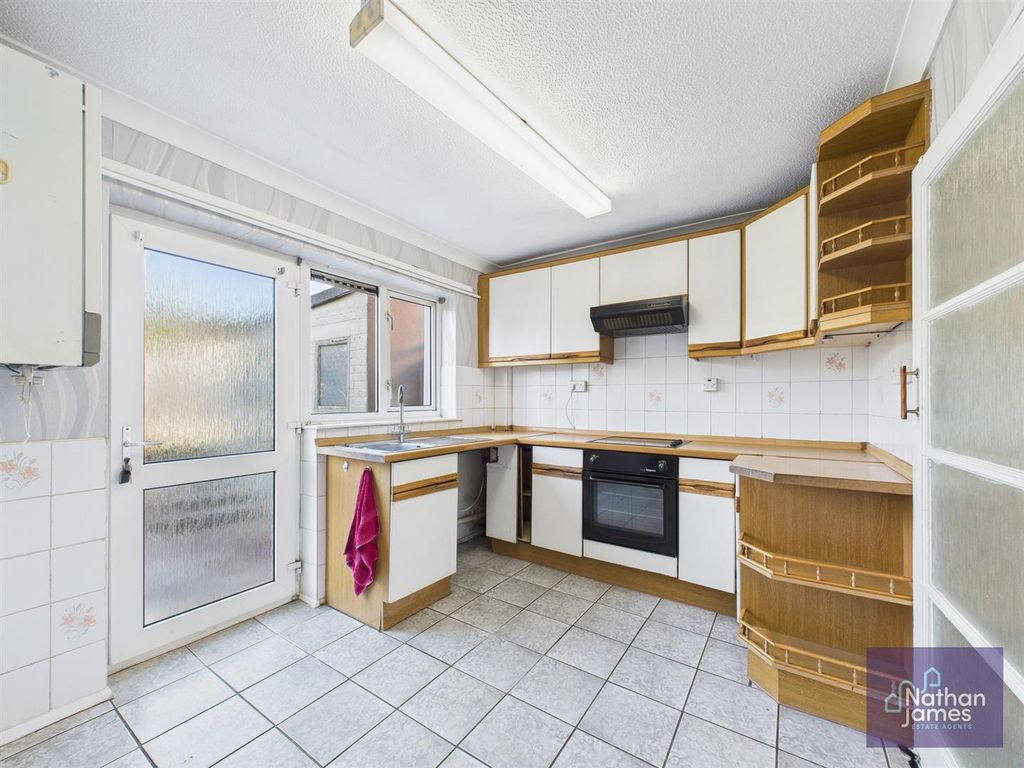 Property photo 2 of 14 Kitchen