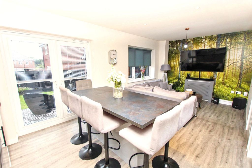 Property photo 3 of 24