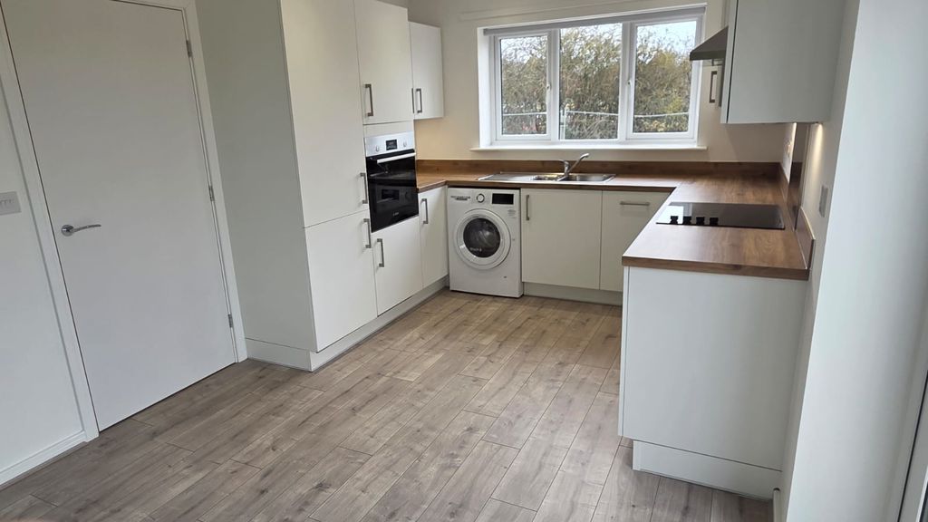 Property photo 2 of 17 Photo 12