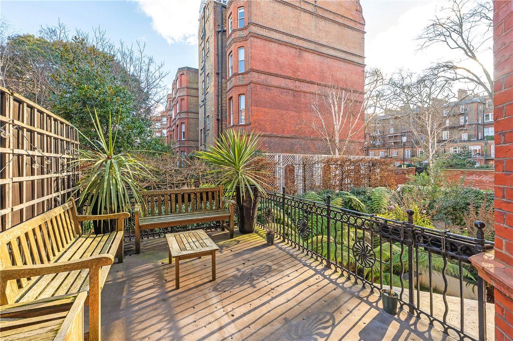 Property photo 3 of 14 Terrace