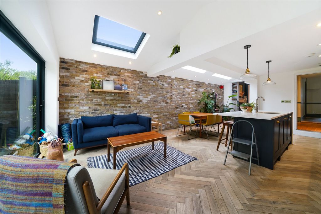 Property photo 1 of 19 Picture No. 11