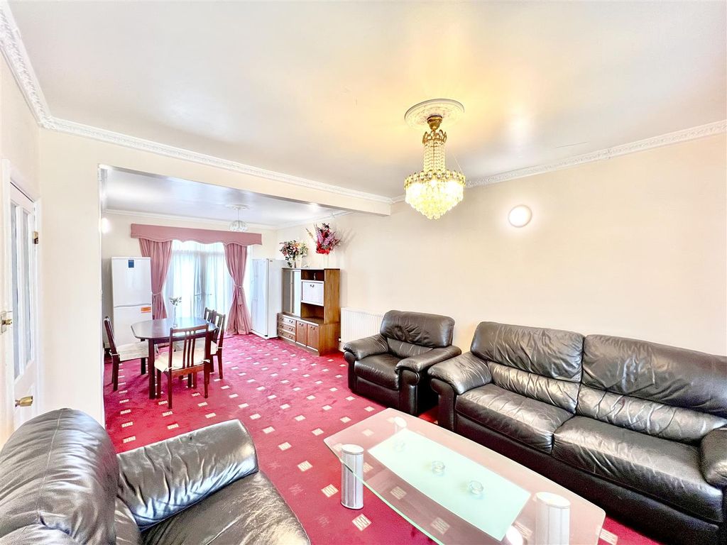 Property photo 2 of 9 Through Lounge