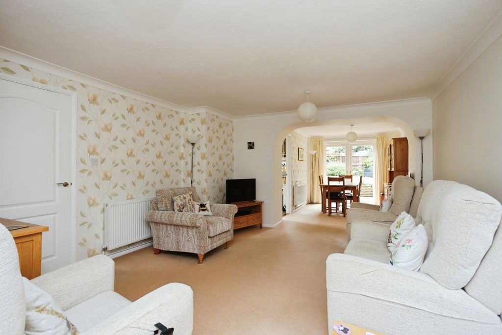 Property photo 2 of 17 Photo