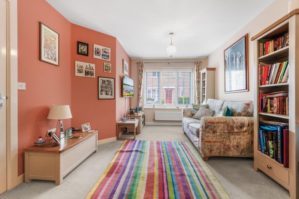 Property photo 3 of 16 Lounge