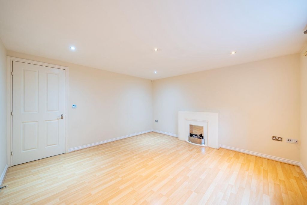 Property photo 3 of 17 Living Room