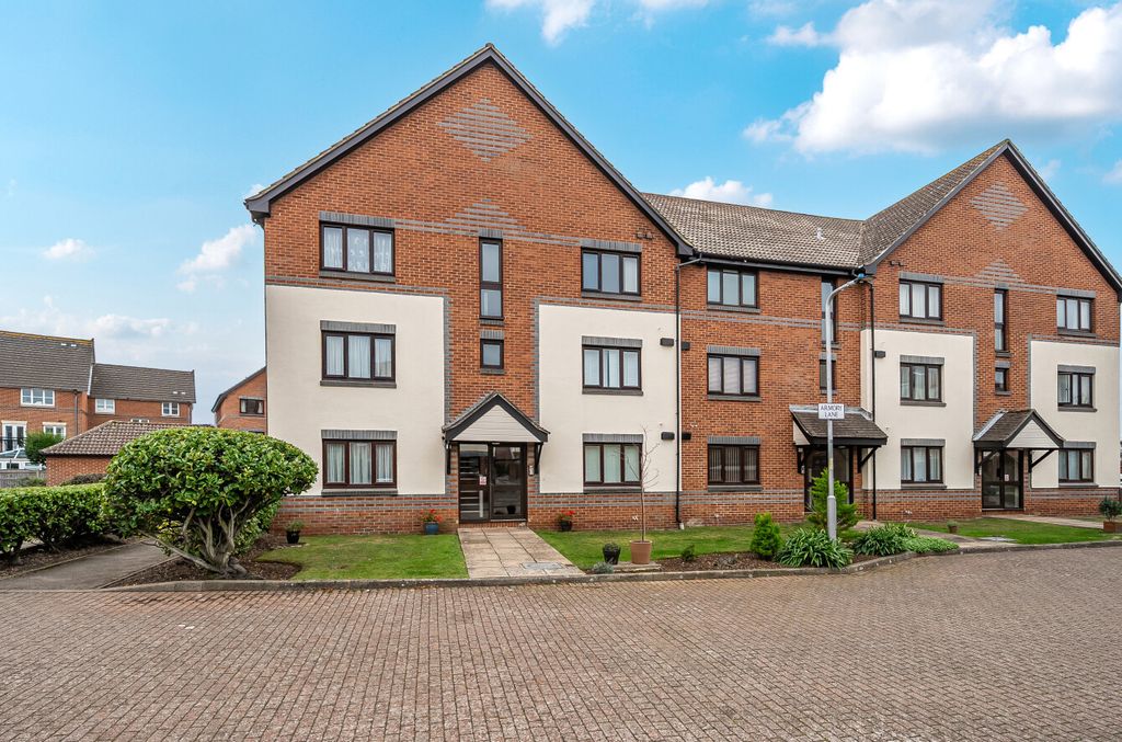 Property photo 1 of 13 1365128-10-68Ed1d...