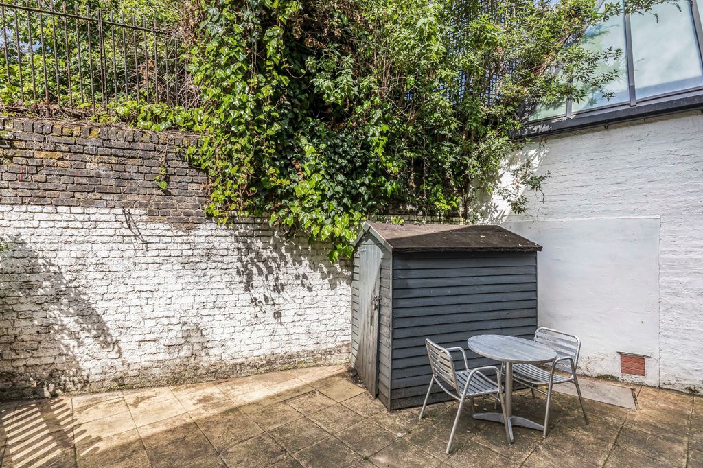 Property photo 2 of 12 Private Garden