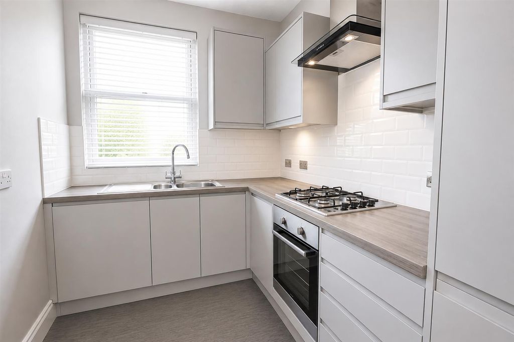 Property photo 2 of 6 Kitchen