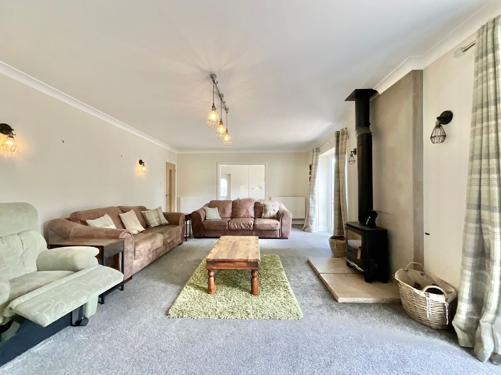 Property photo 2 of 27