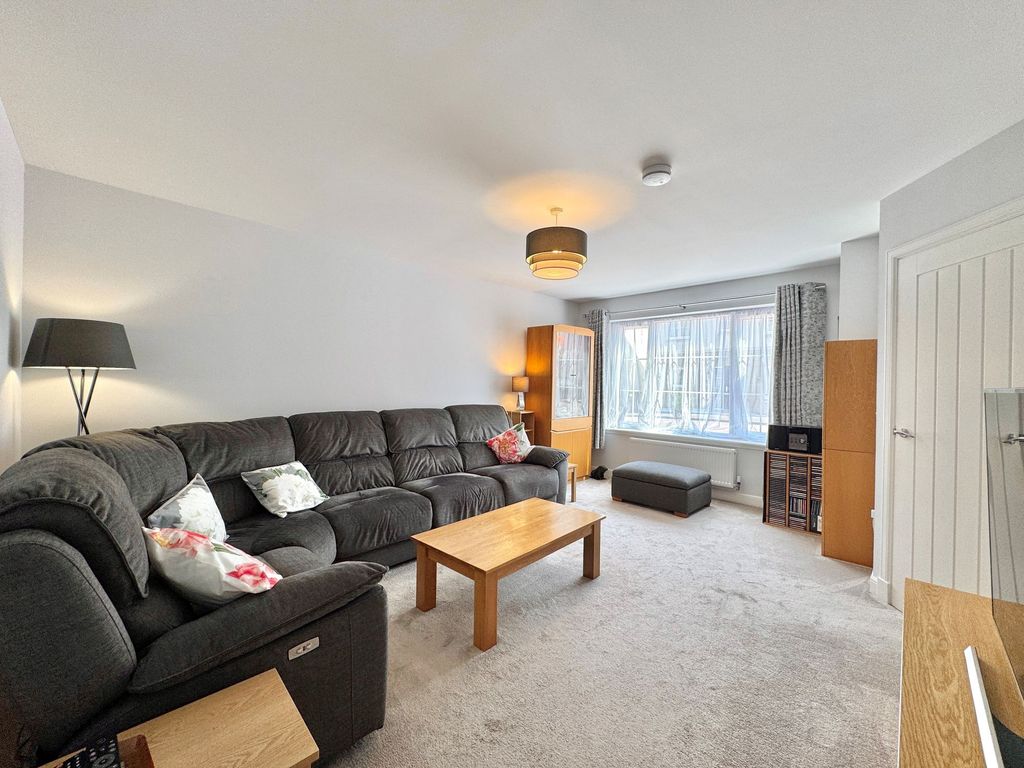 Property photo 3 of 33
