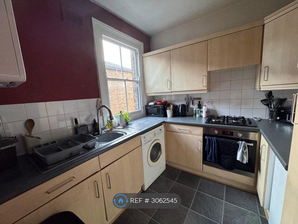 Property photo 3 of 7 Kitchen
