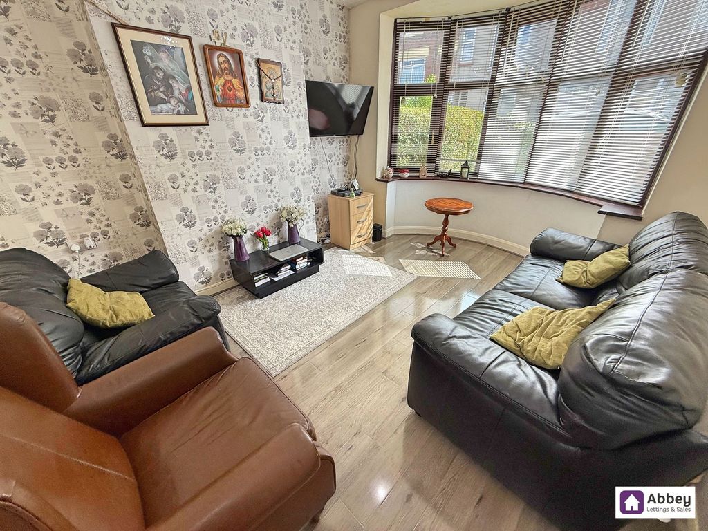 Property photo 2 of 13 Lounge