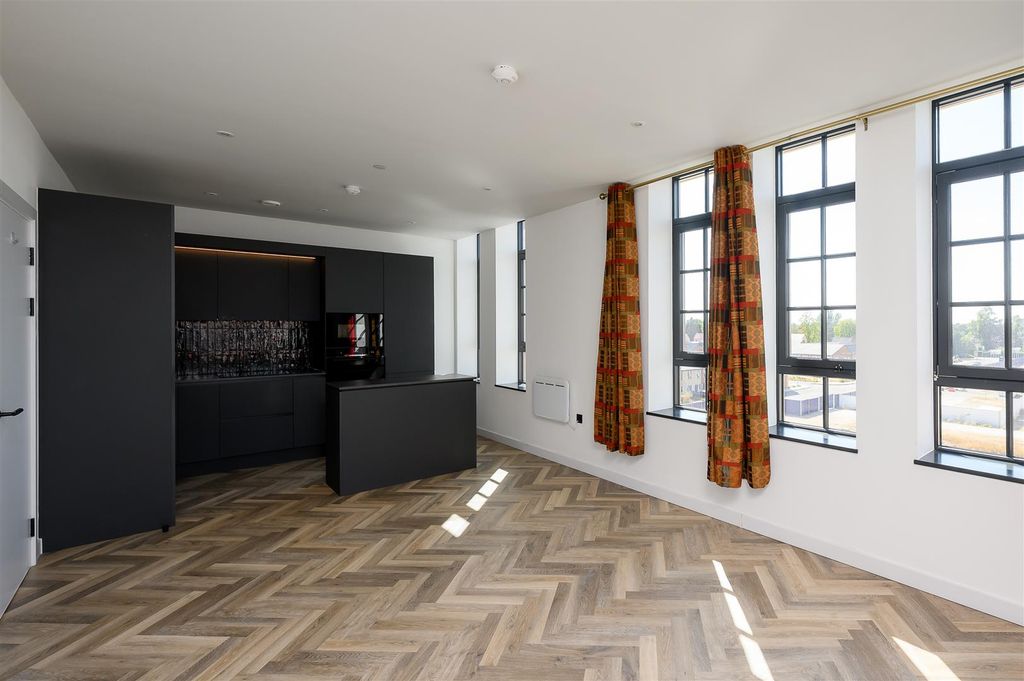 Property photo 2 of 13 Open Plan Living