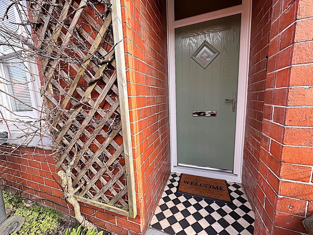 Property photo 2 of 19 66777.Jpg