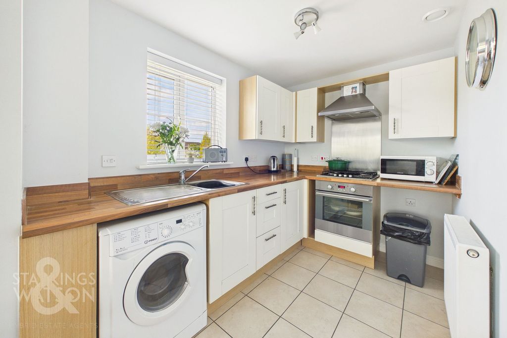Property photo 2 of 17