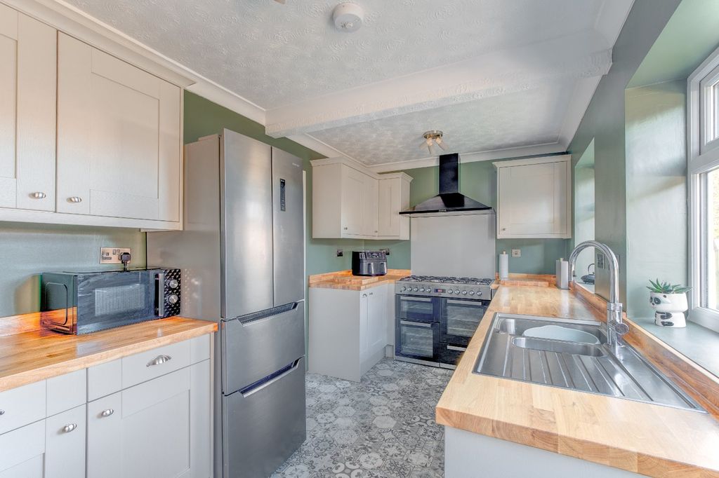 Property photo 2 of 16 Picture No. 15