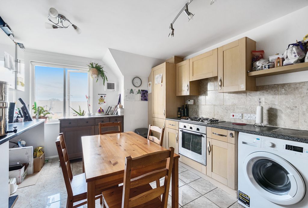 Property photo 3 of 14 Kitchen