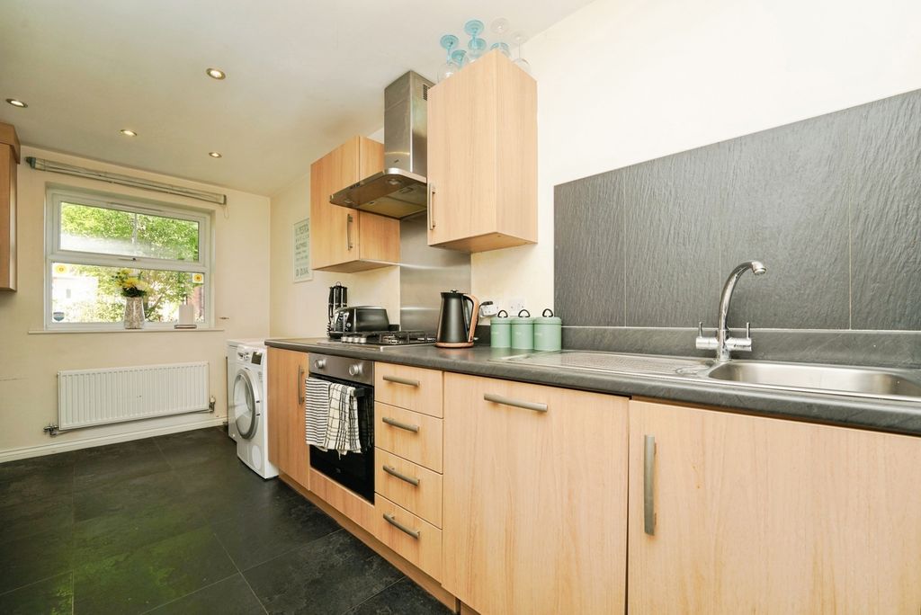 Property photo 3 of 16 Pbox-Img.Jpg