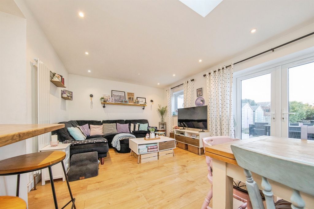 Property photo 2 of 20