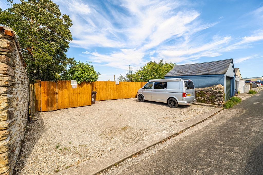 Property photo 3 of 31