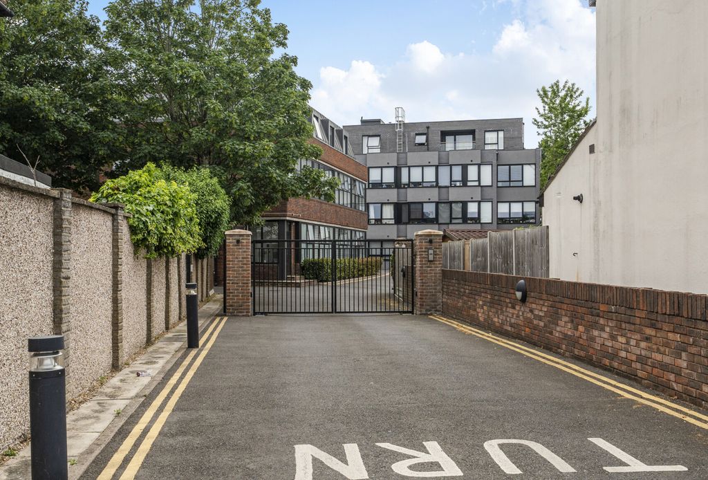 Property photo 1 of 16 1467459-1-6A19707...