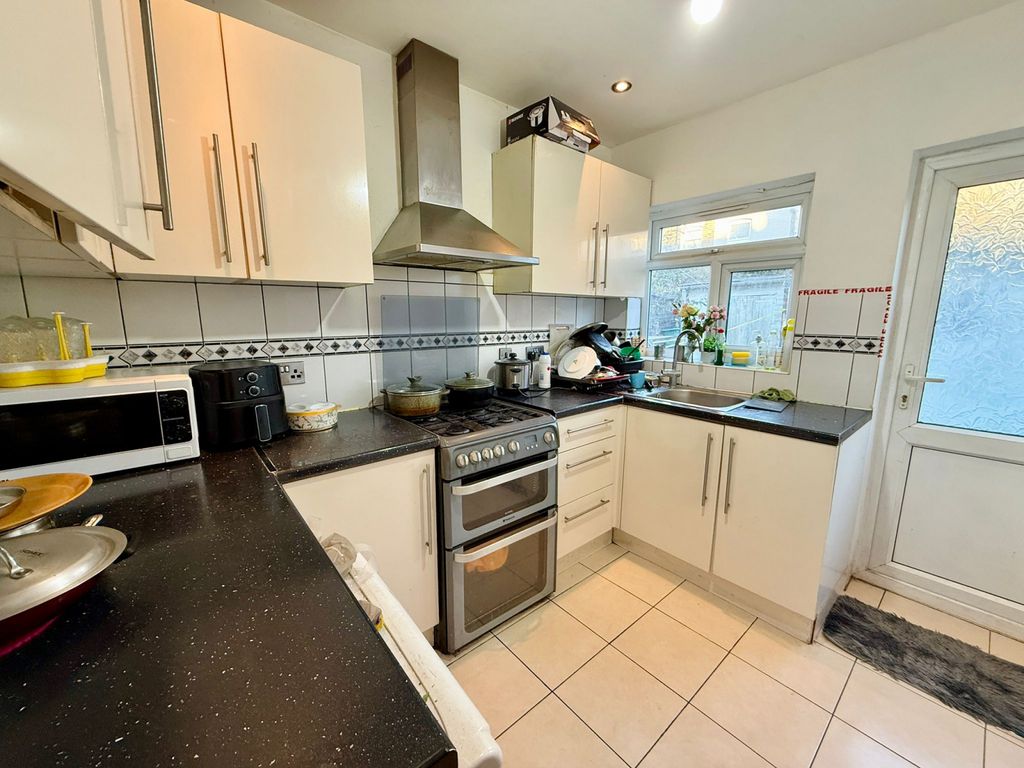 Property photo 2 of 11 Gallery