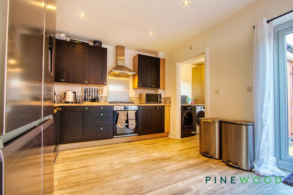 Property photo 3 of 36 Kitchen