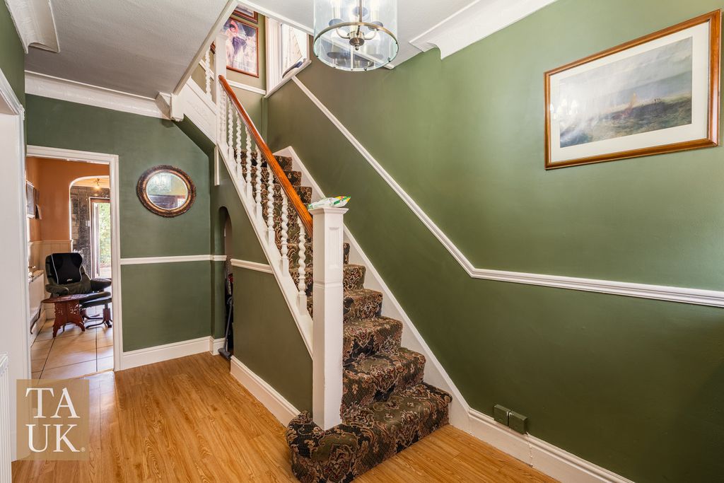 Property photo 2 of 17