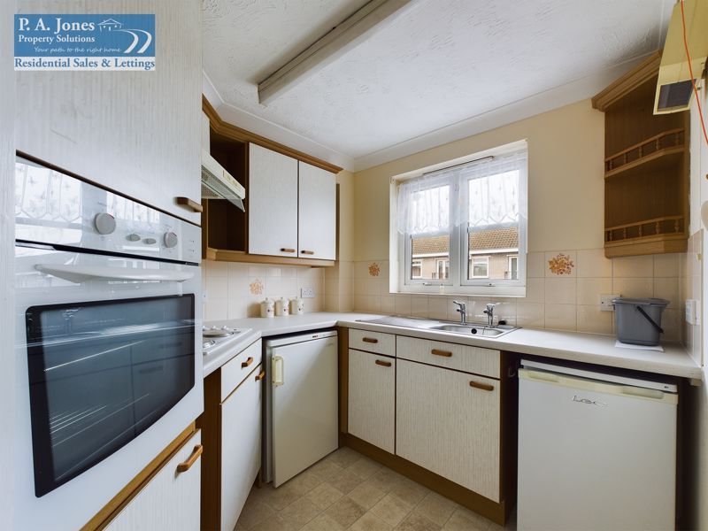 Property photo 3 of 12 Kitchen