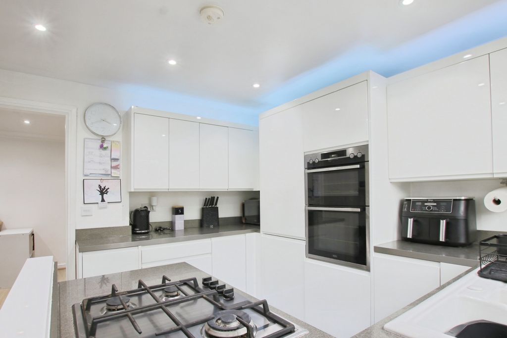 Property photo 2 of 20 4862564