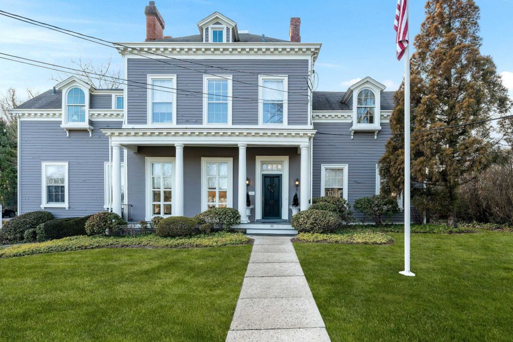 Property photo 1 of 9