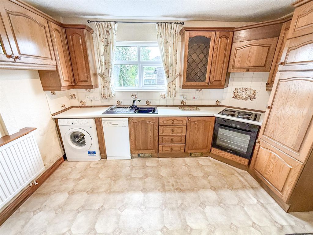 Property photo 2 of 12 Kitchen