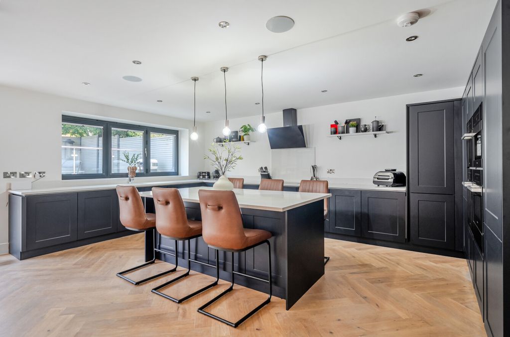 Property photo 3 of 22 1403026-17-696F58...