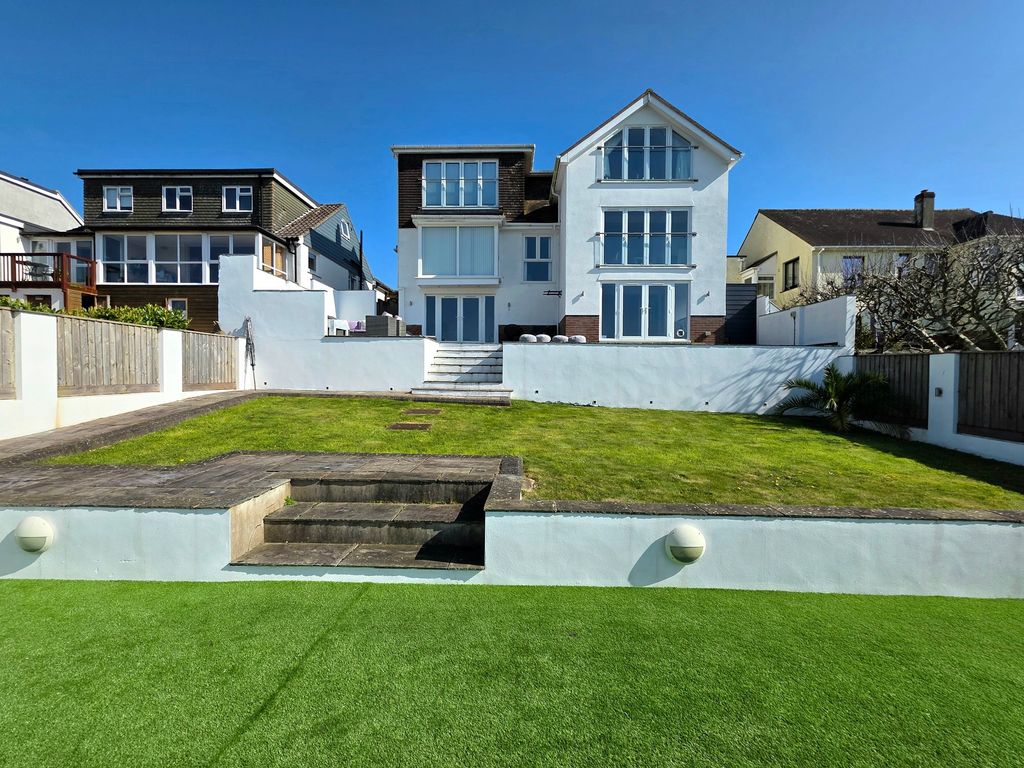 Property photo 2 of 39