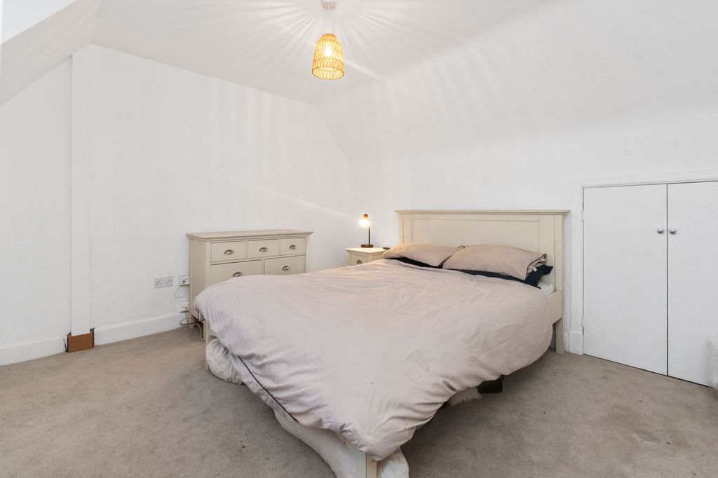 Property photo 3 of 36