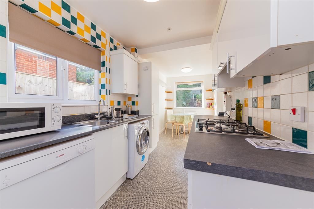 Property photo 2 of 33 Fitted Kitchen