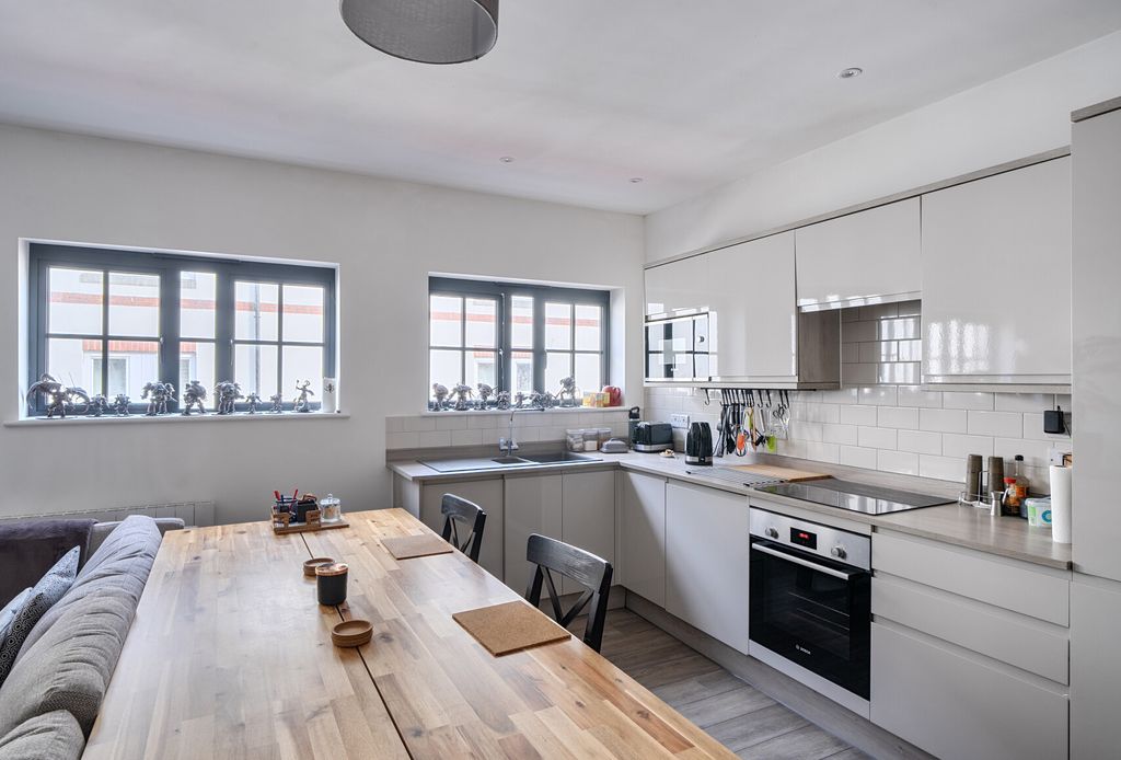 Property photo 3 of 13 1-69E1F0B489Ca7-1...