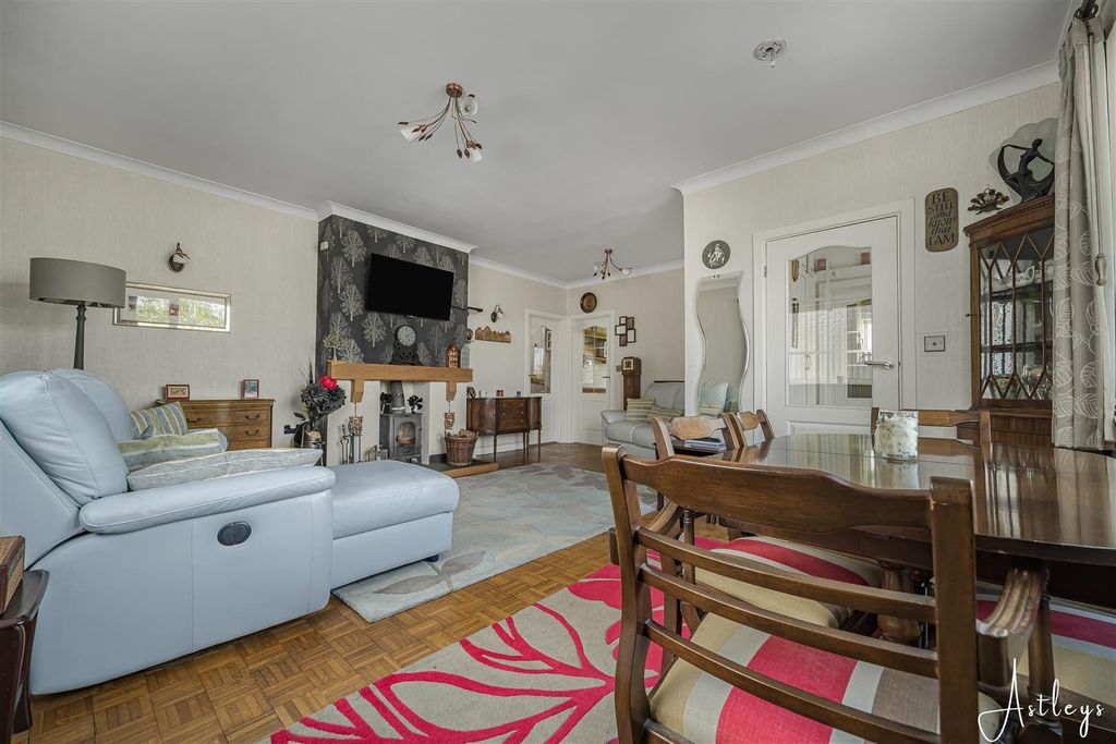 Property photo 2 of 35
