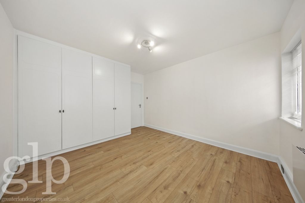 Property photo 2 of 13 990453