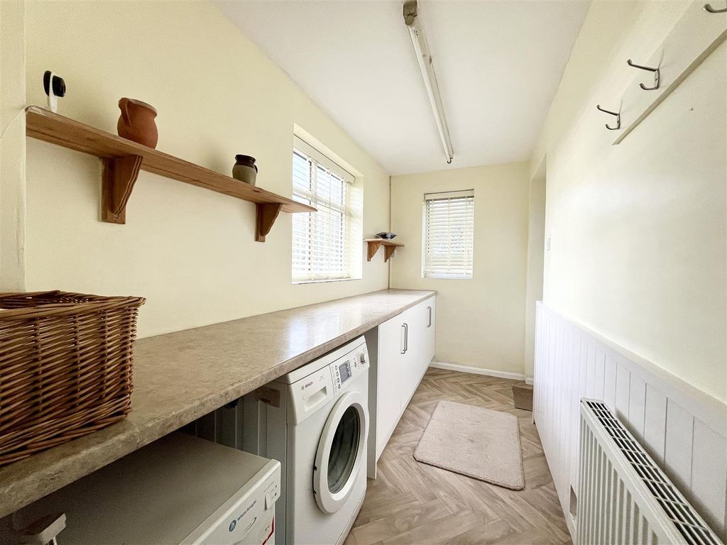 Property photo 2 of 23