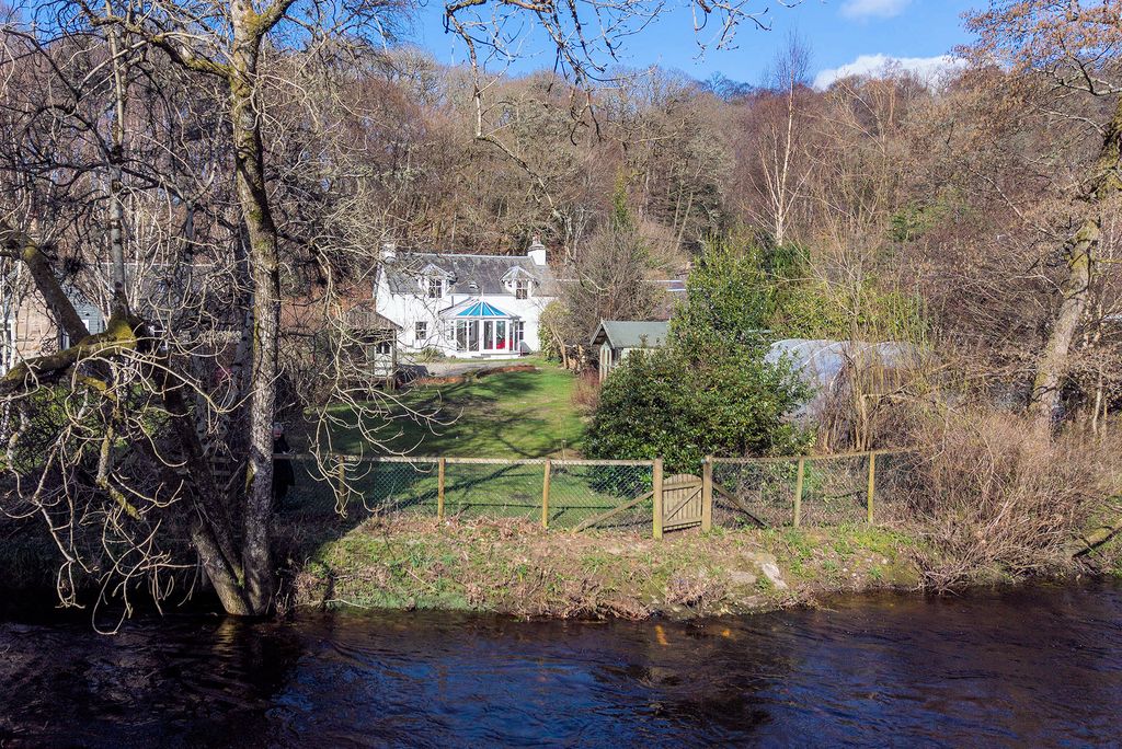 Property photo 1 of 27