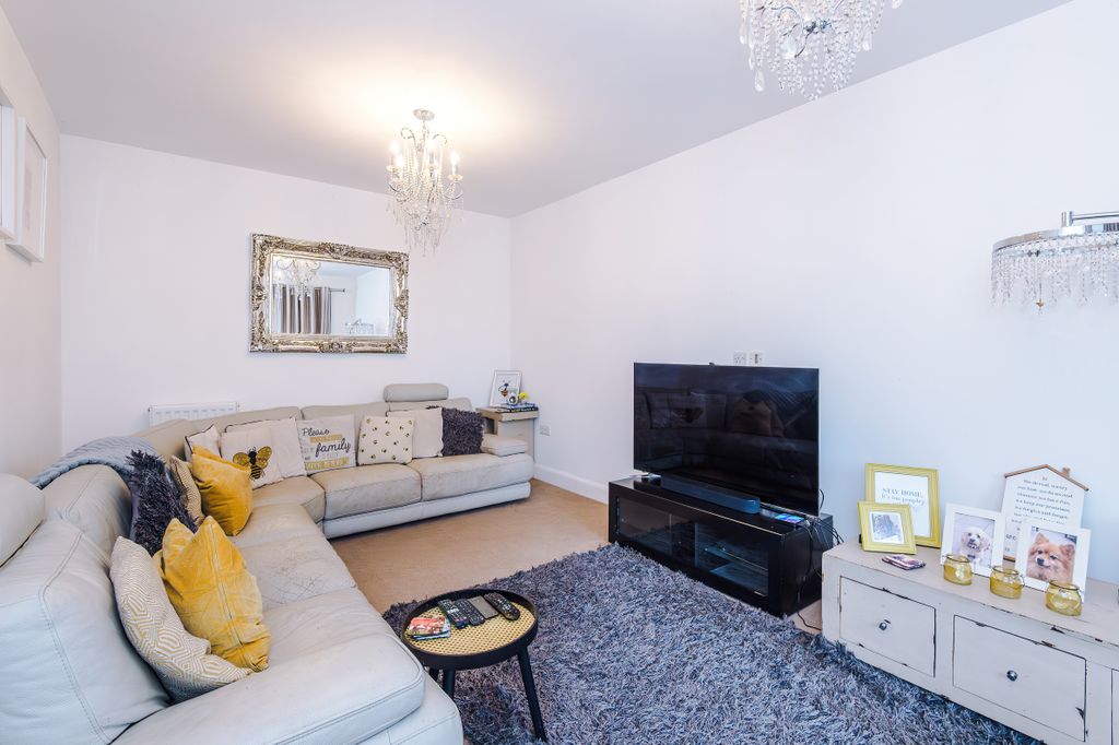 Property photo 2 of 23