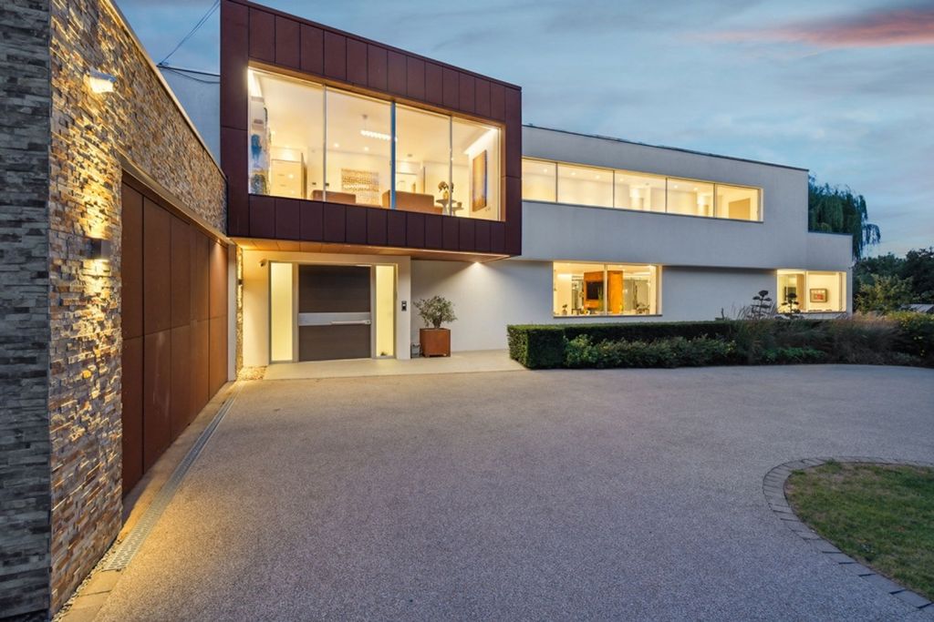 Property photo 1 of 41 Outside