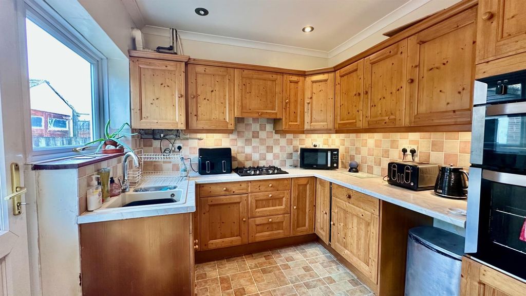 Property photo 2 of 29