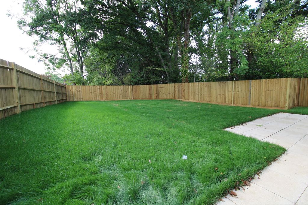 Property photo 3 of 17 Garden