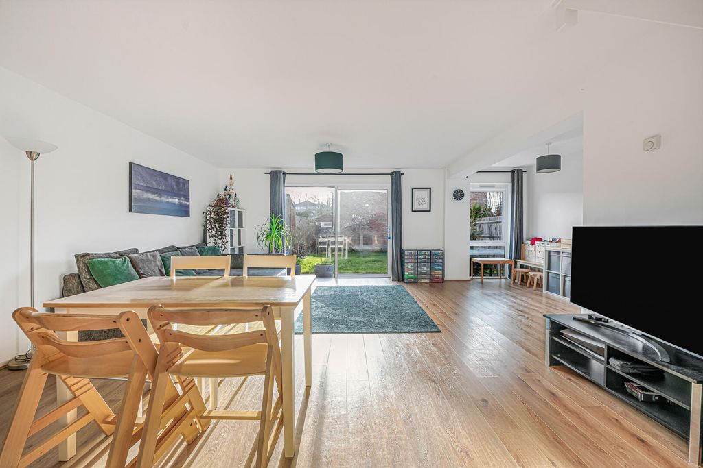 Property photo 2 of 20 Living Room