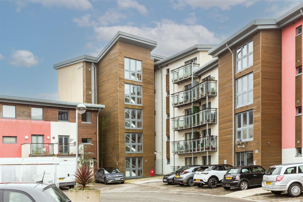 Property photo 1 of 19